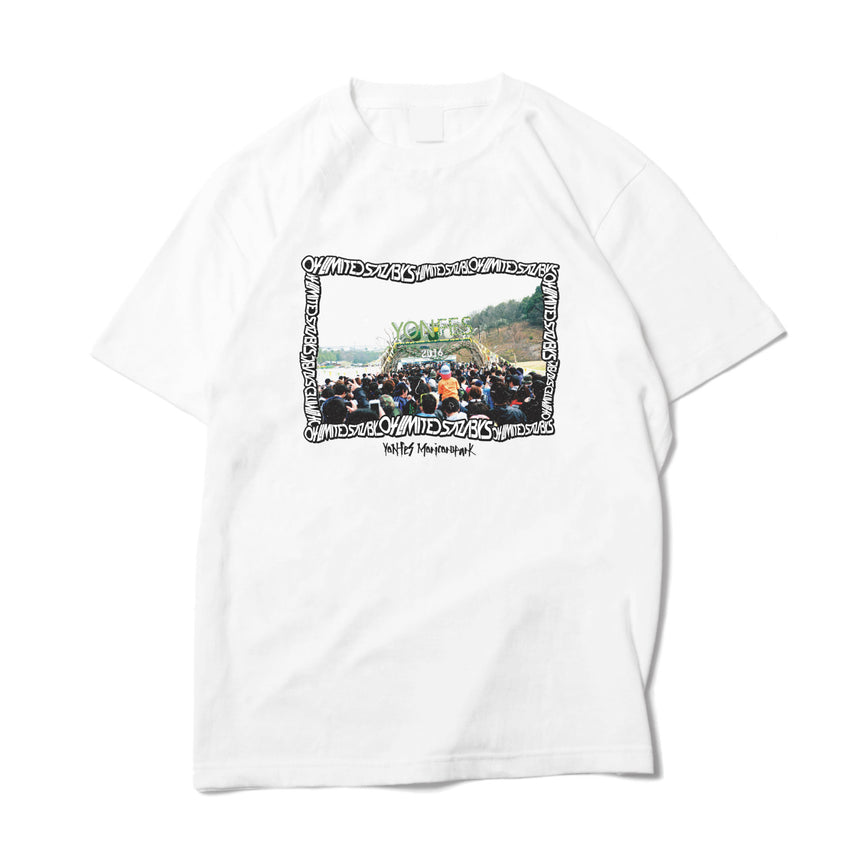 [Mail Order Sales End 7/12 (Sun)] YON FES POP UP! Photo T-shirt A